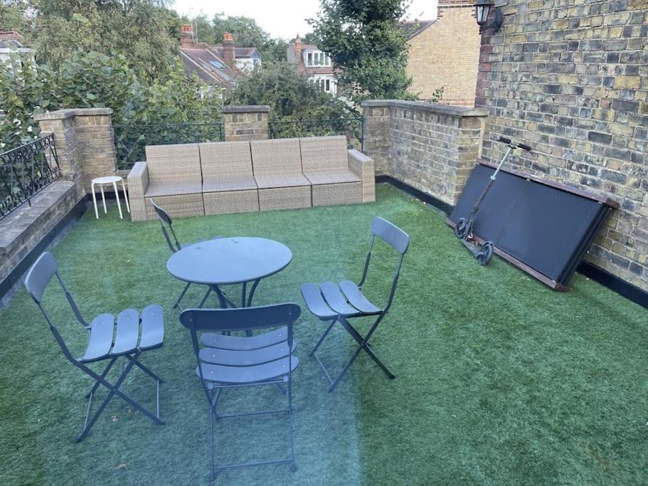 Spacious Two Bedroom Flat In Prestigious Highgate. Londres Exterior foto