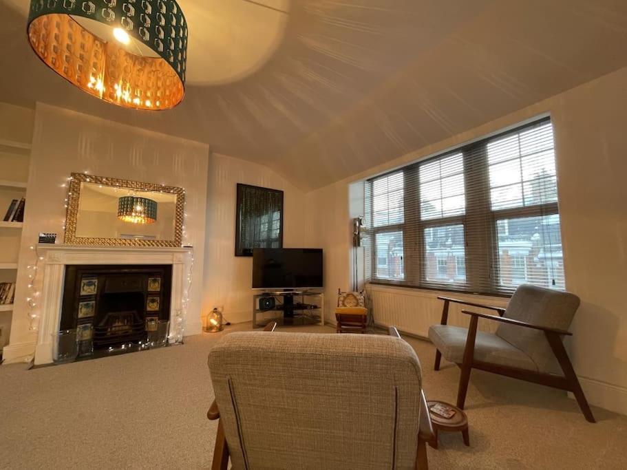 Spacious Two Bedroom Flat In Prestigious Highgate. Londres Exterior foto